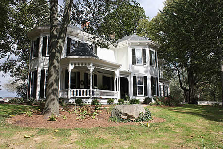 Knoop House Exterior